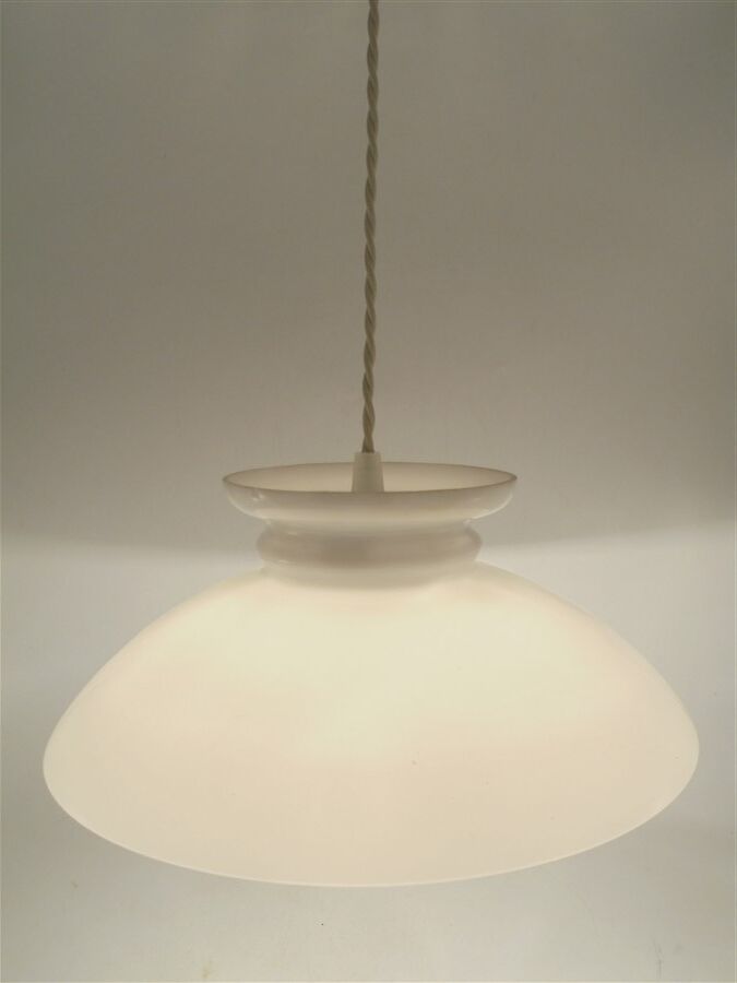 White opaline suspension