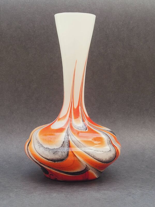 Vase vintage Italie par Carlo Moretti  1970 opaline orange noir