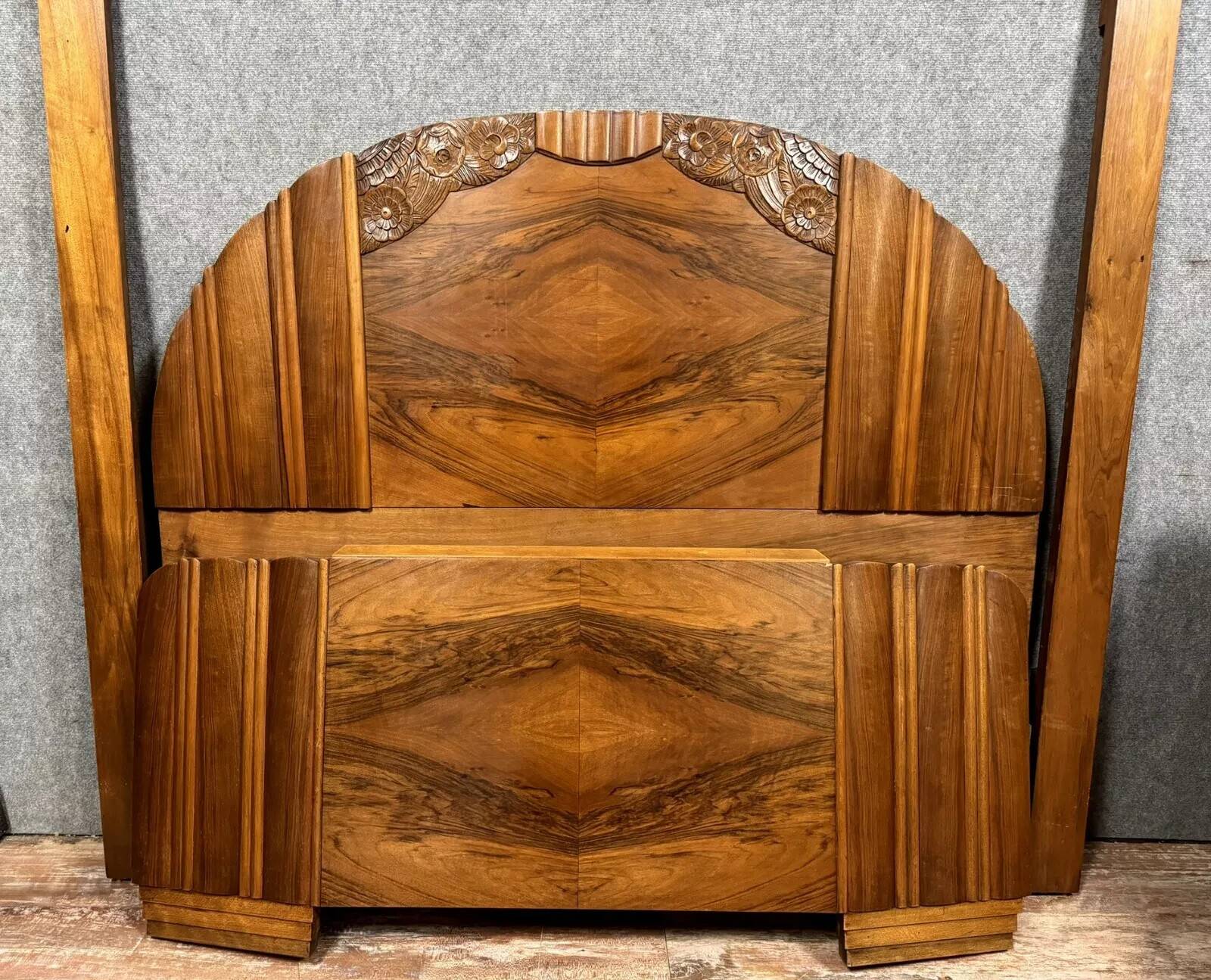 Art Deco fan in walnut – Decorated with stylised flowers