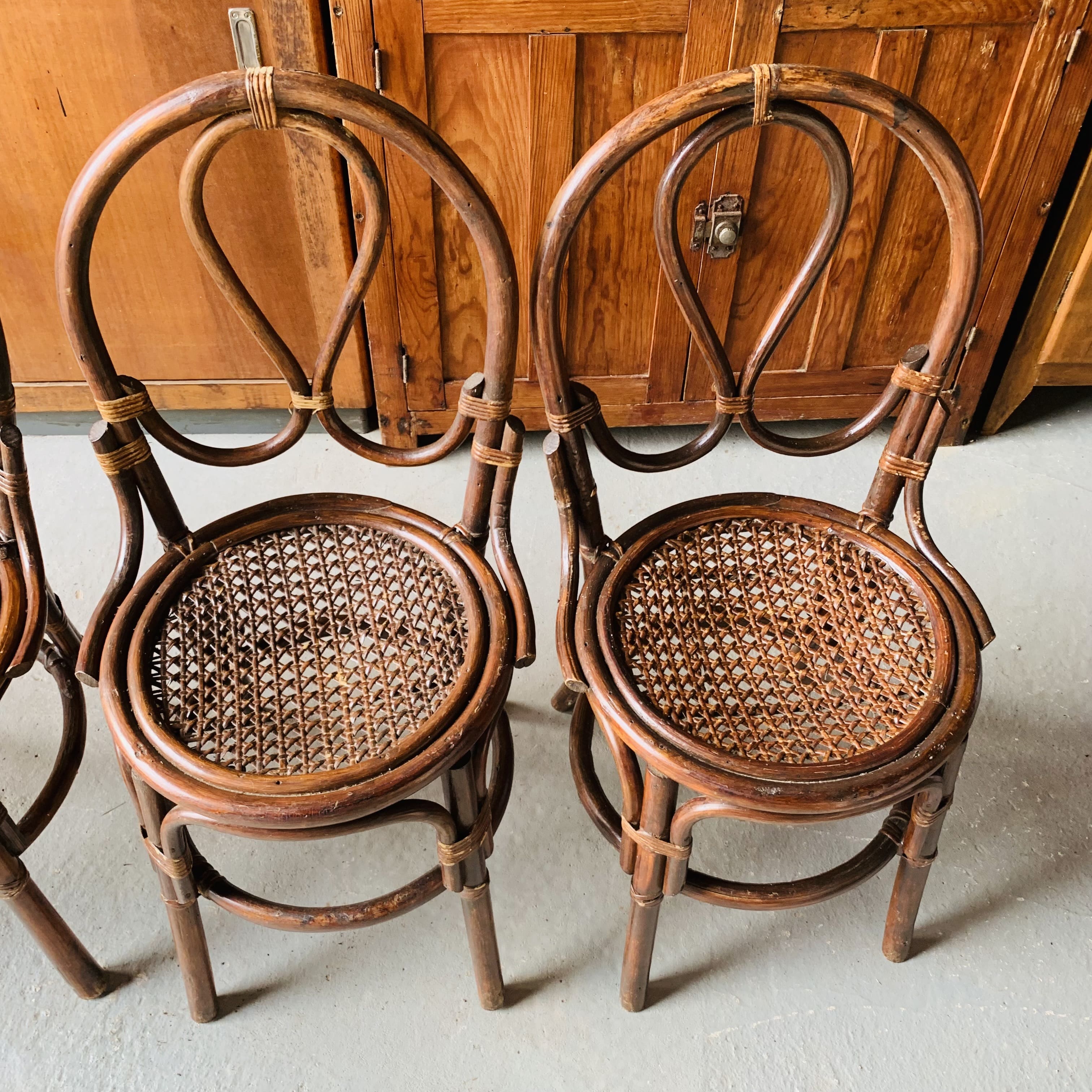 Set of 4 rattan chairs canned