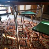 Stretch table set in formica and 4 chairs