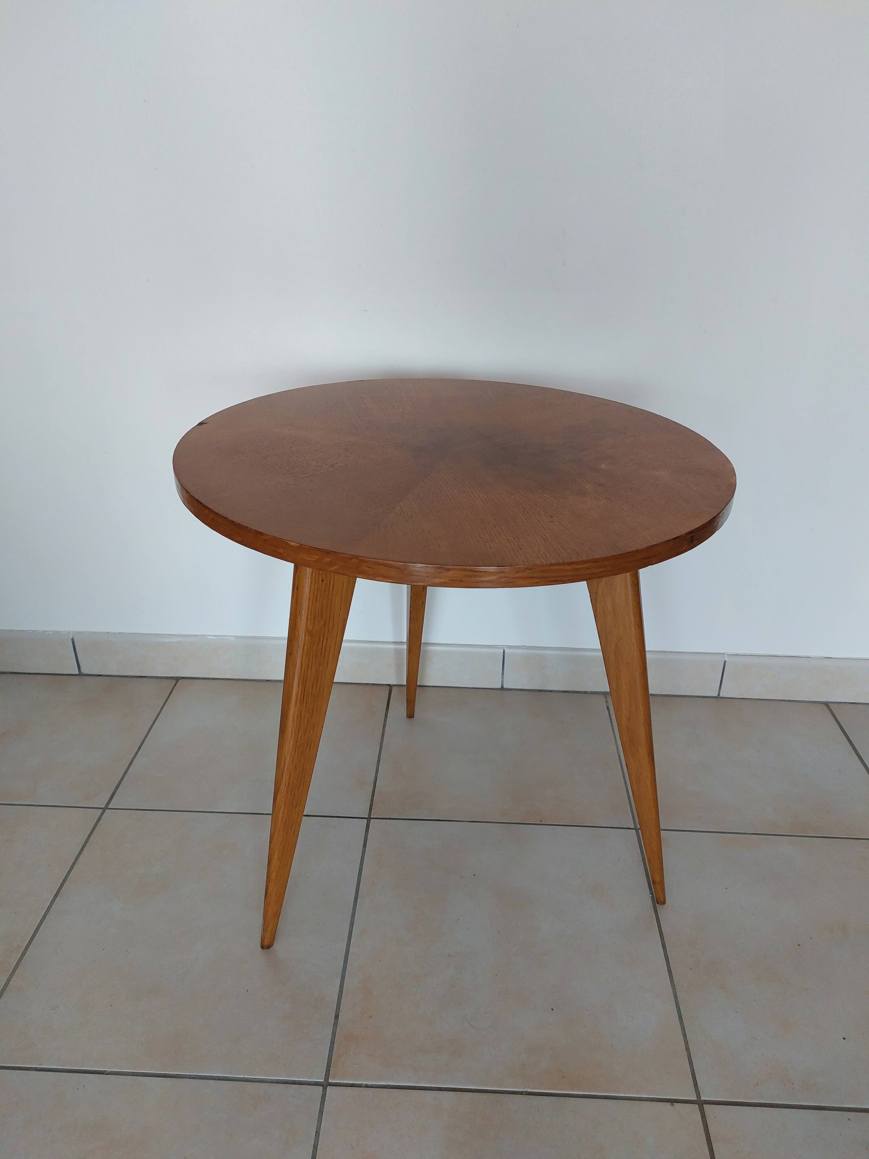 Tripod round coffee table
