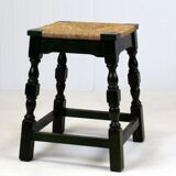 Tabouret en bois vert foncé