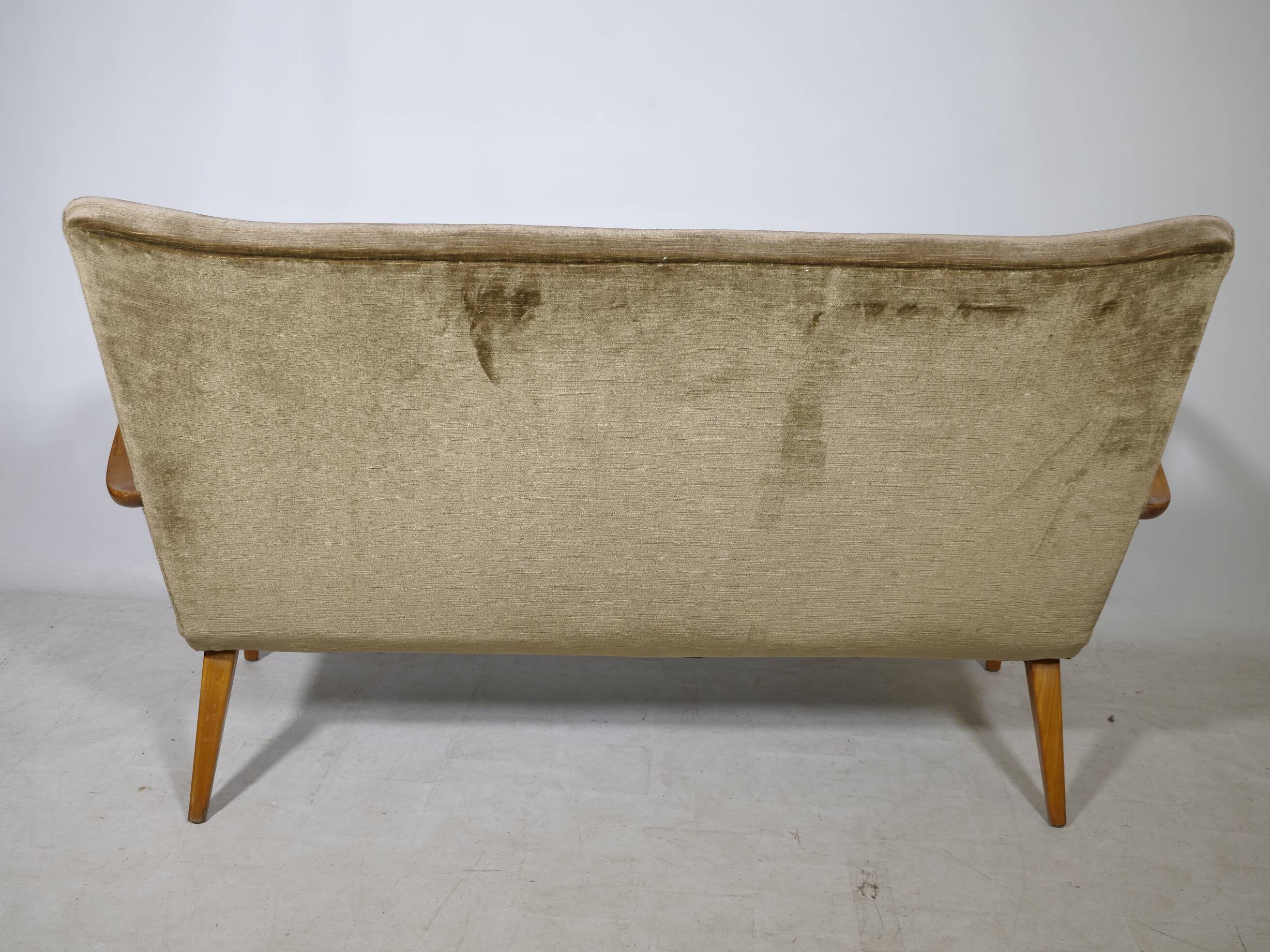 Canapé cocktail à deux places de style mid-century avec revêtement en velours, années 1960