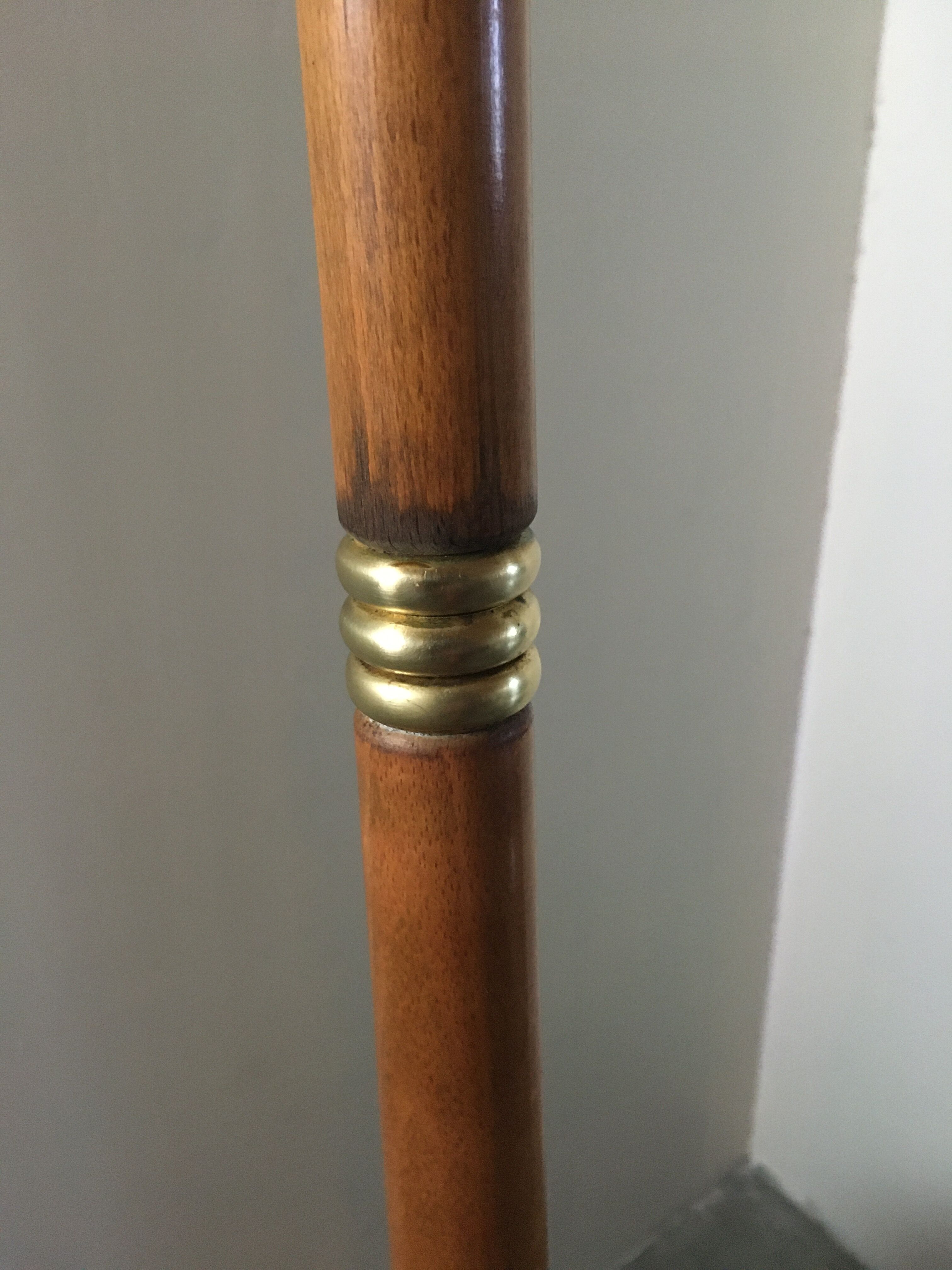 Tripod tablet lamppost