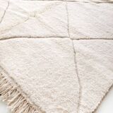 Tapis berbère marocain beni ouarain écru uni à losanges gravés 3,04x2,03m