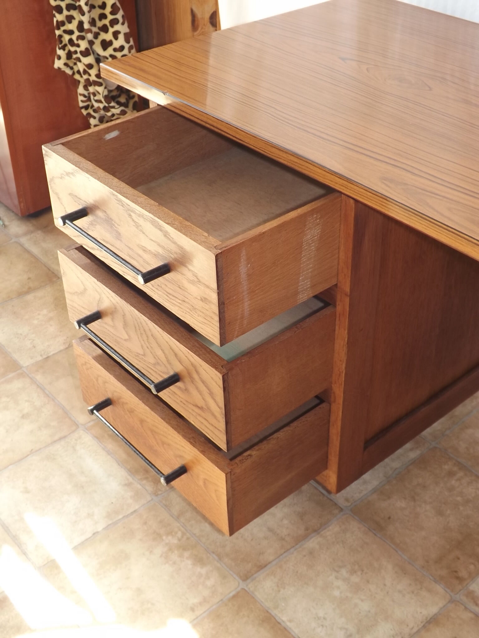 Bureau vintage en chêne sur pieds épingle 1950