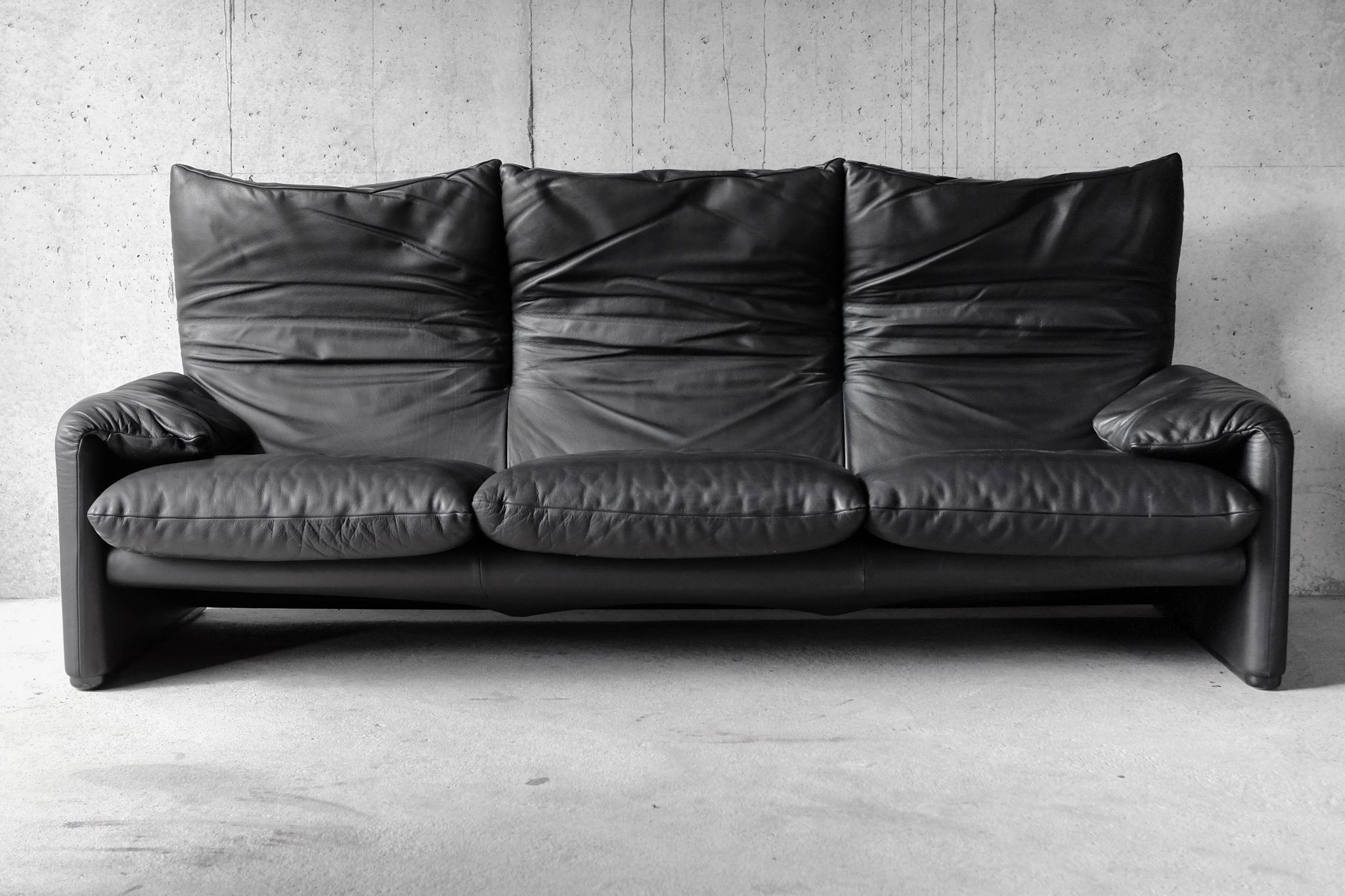 Maralunga black leather sofa 3 seater, Vico Magistretti for Cassina
