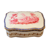 Porcelain box with 18th century Decoration Richard Ginori