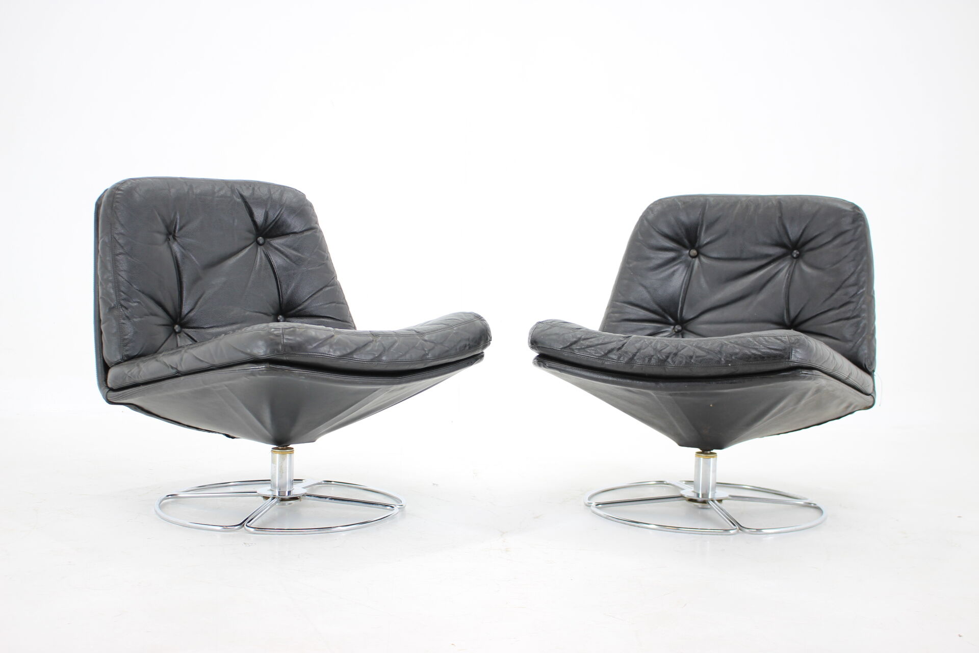 1970s pair of peem leather lounge chairs, finland