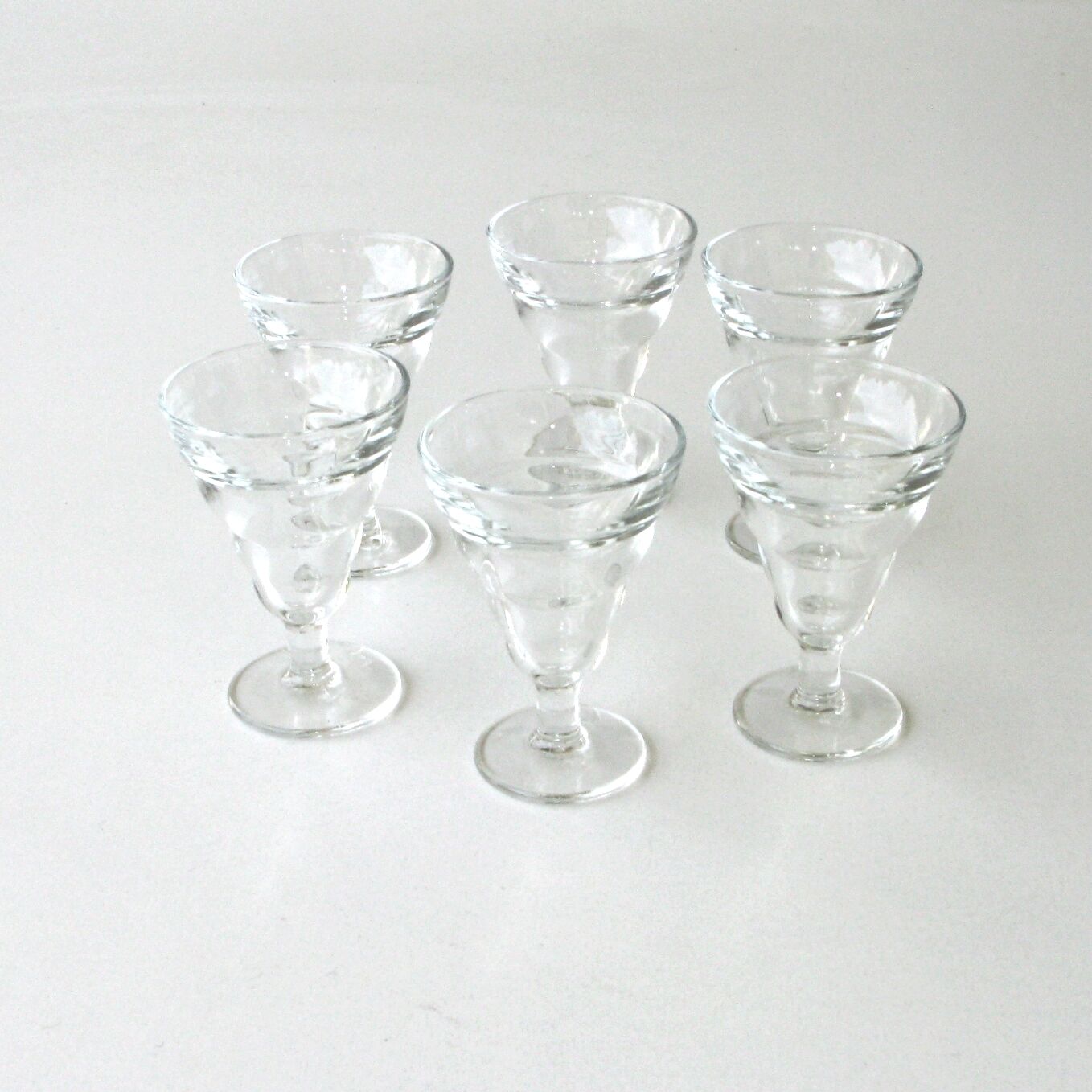 6 old glasses of bistro