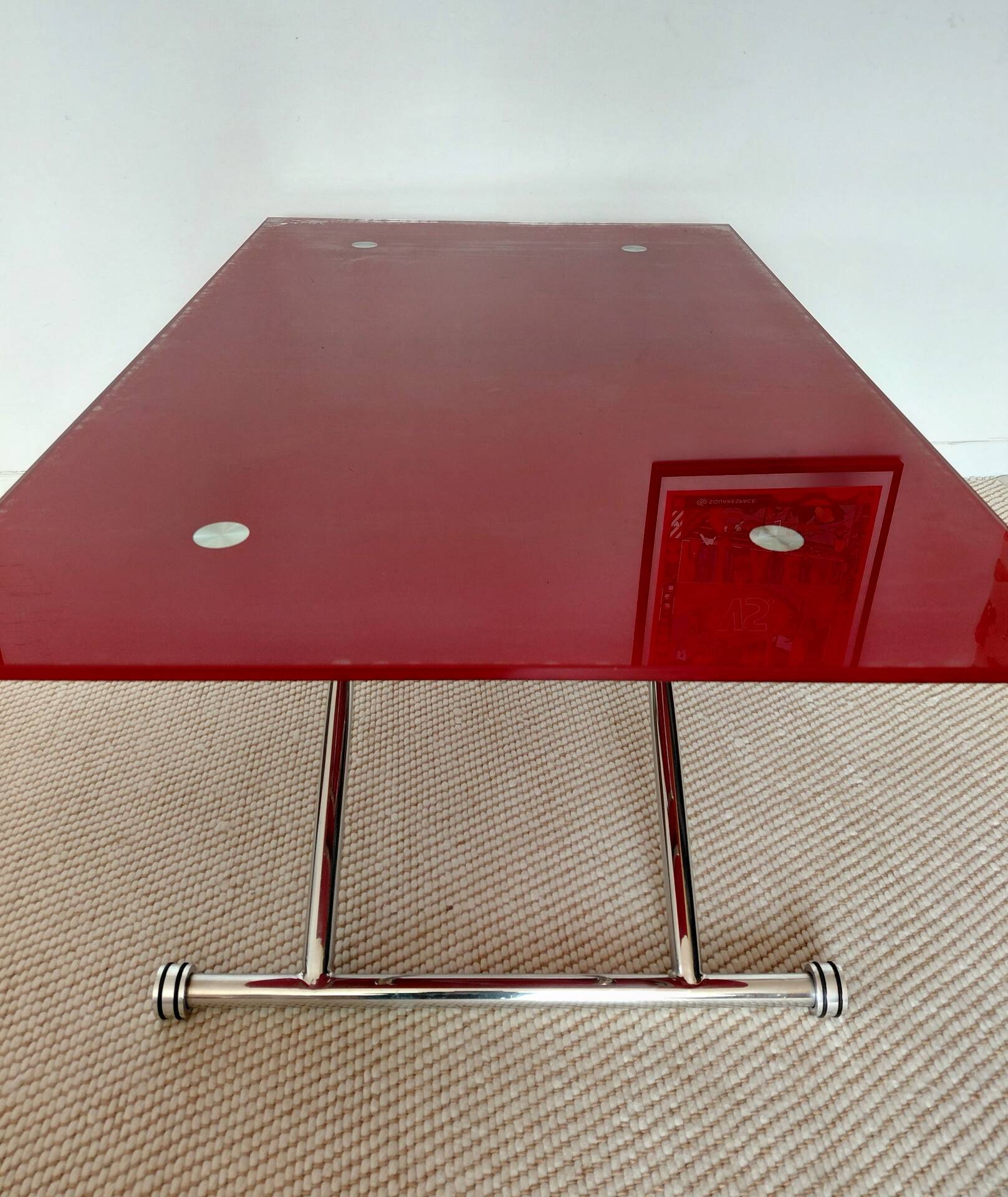Table relevable vintage verre rouge et chrome-design 1970/1980