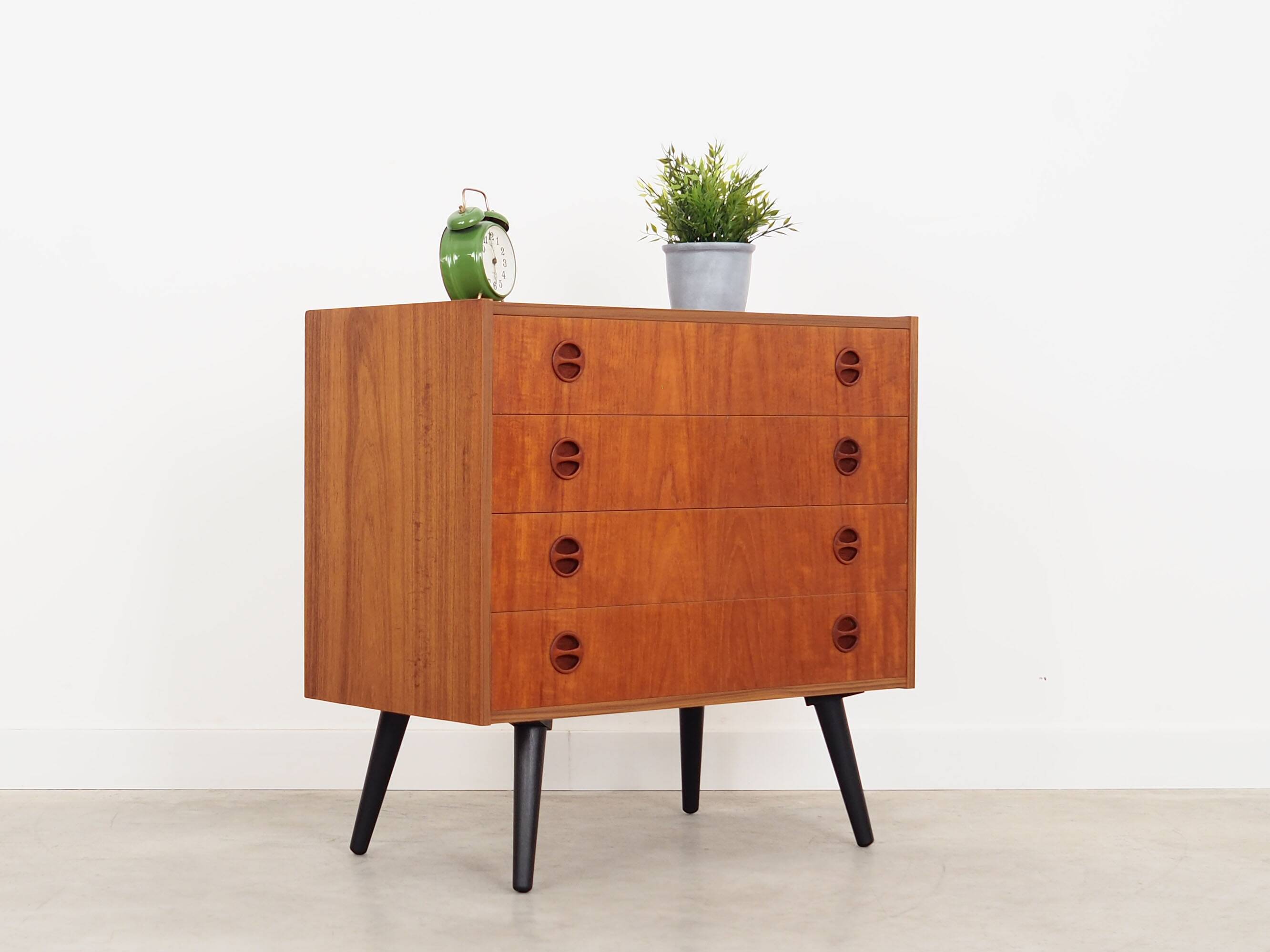 Commode en teck, design danois, années 1970, production : Danemark