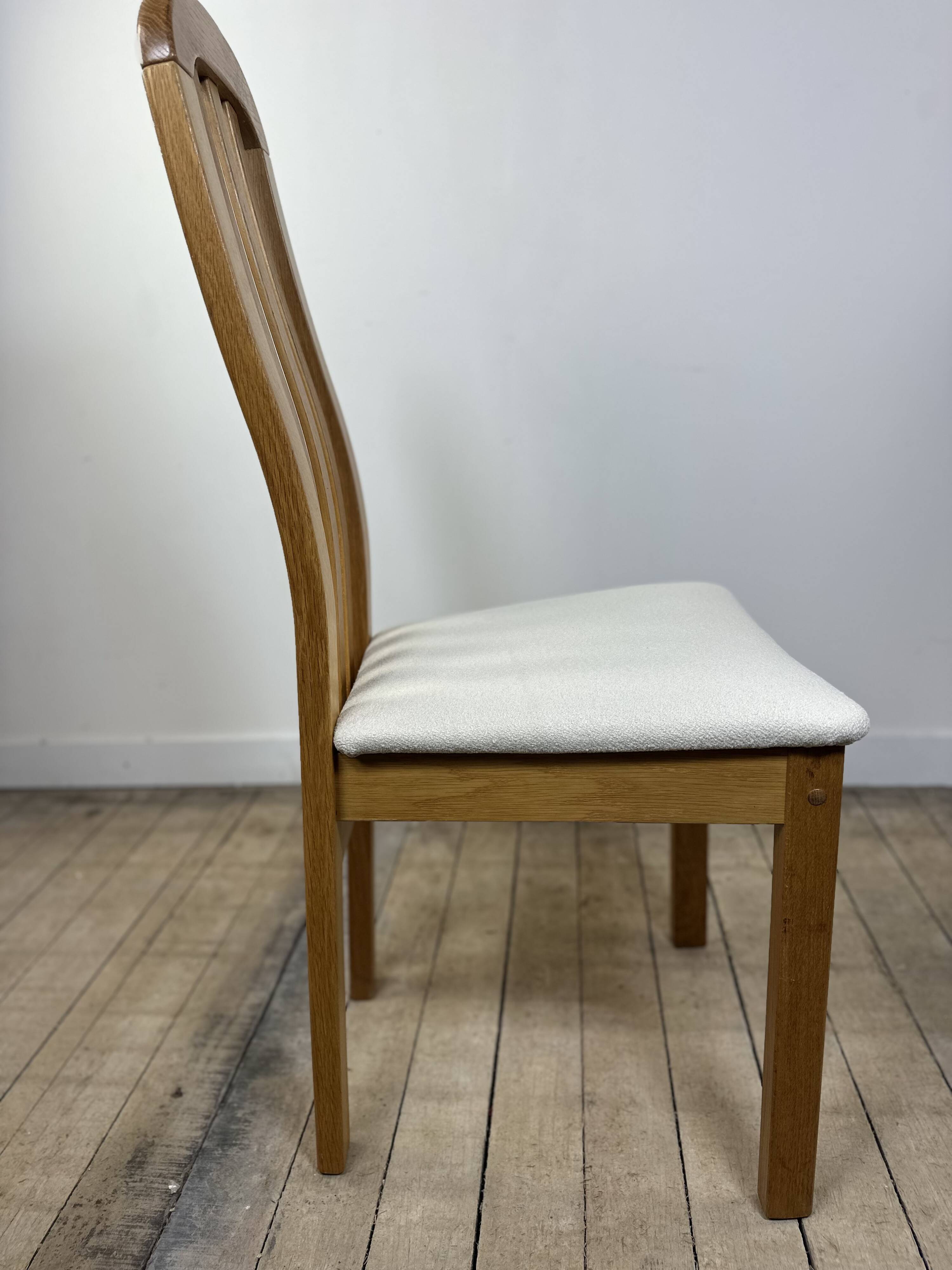 Chairs (set of 4) in solid elm and vintage fabric Findahls Denmark 1980