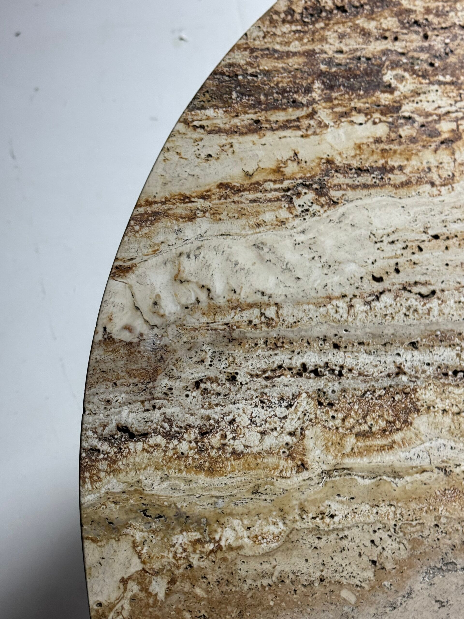 Table basse en marbre travertin