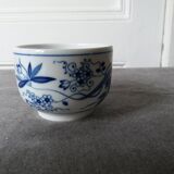 Small Hutschenreuther porcelain sugar bowl, Blue Onion model