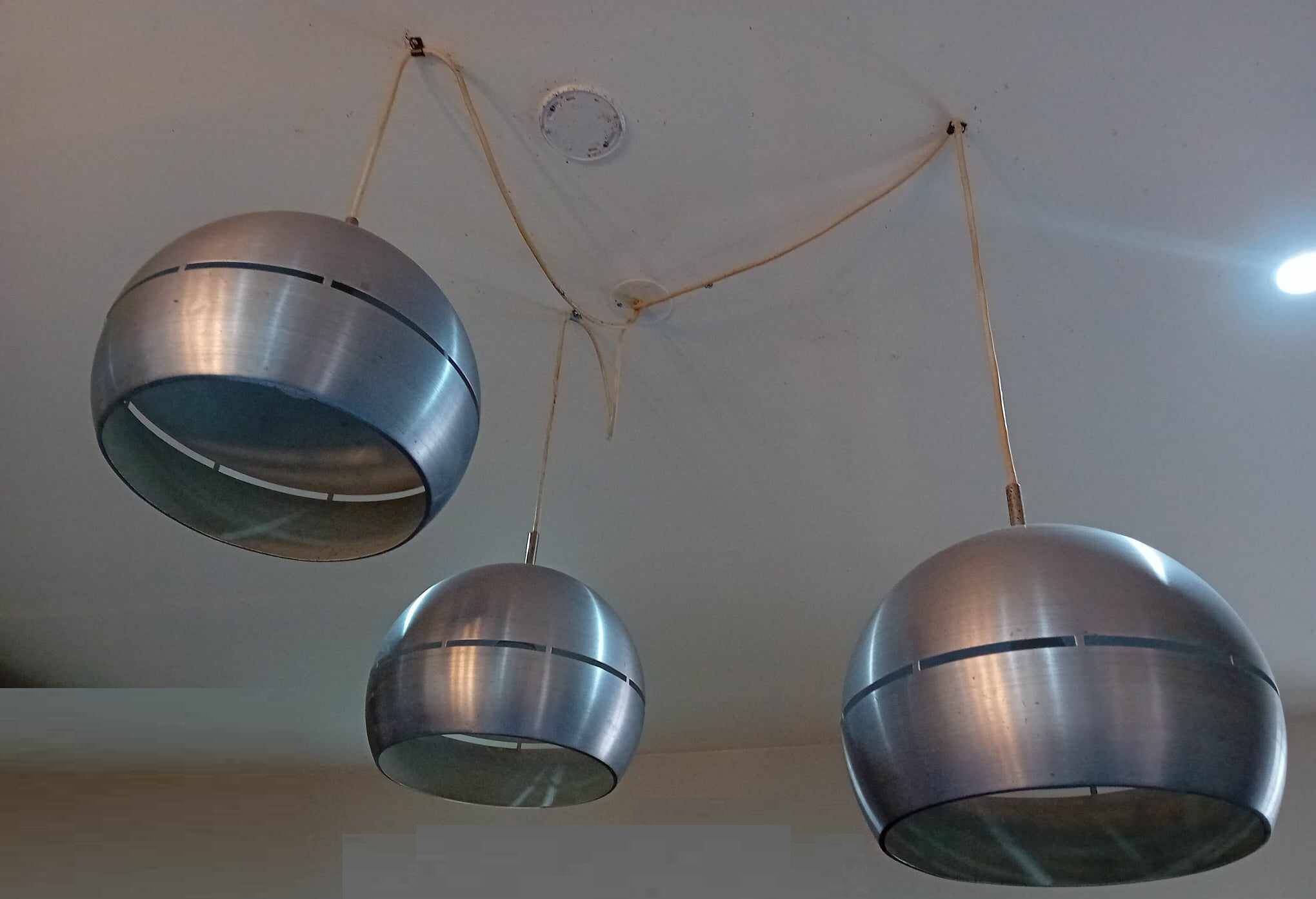 Set of 3 space age pendant lights, 1970s