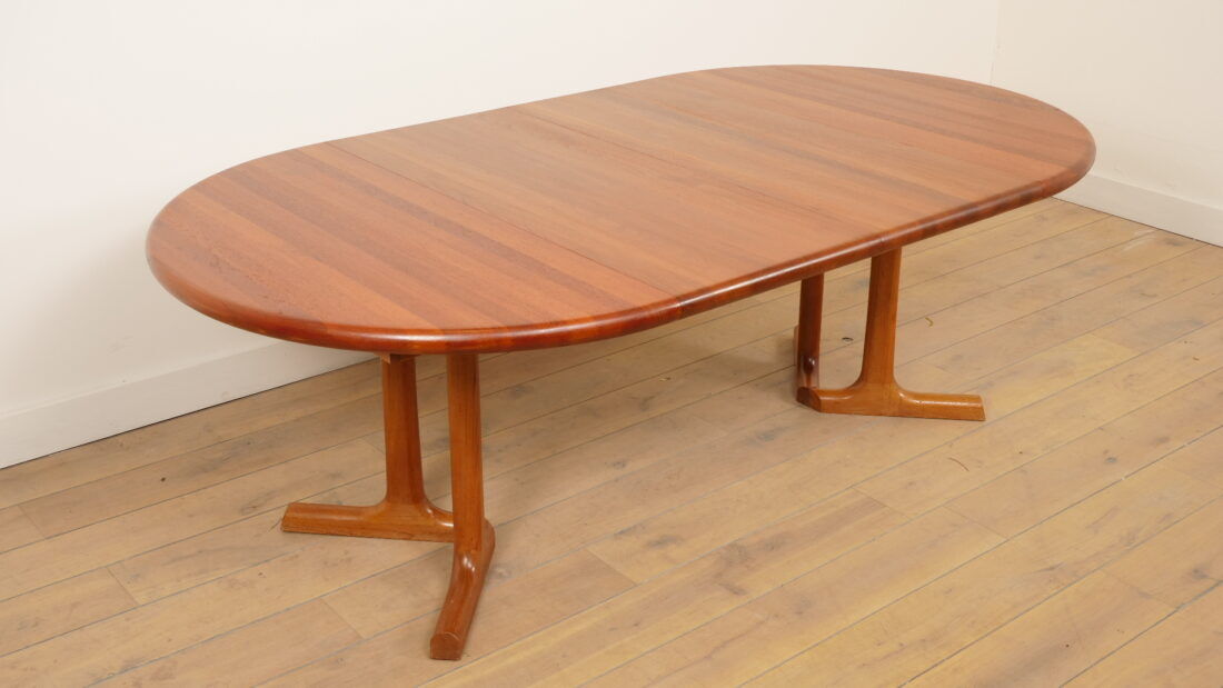 Vintage extendable round dining table | Dyrlund | Solid teak | Danish
