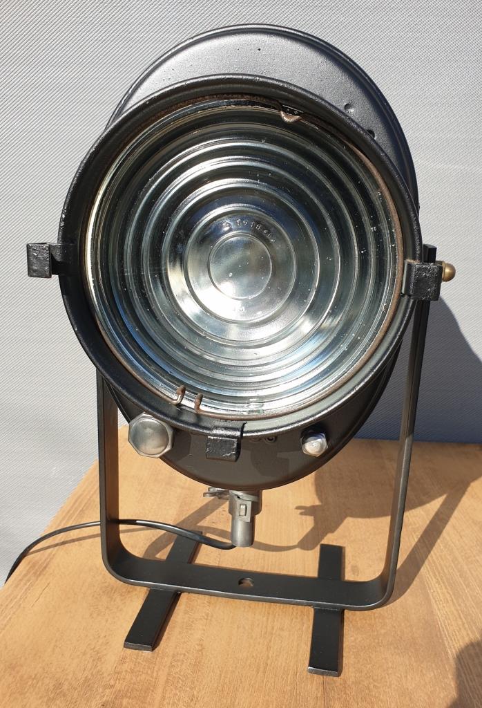 Black Cremer projector with wooden handle and pursuit