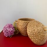 Artisanal basket made of natural fibers