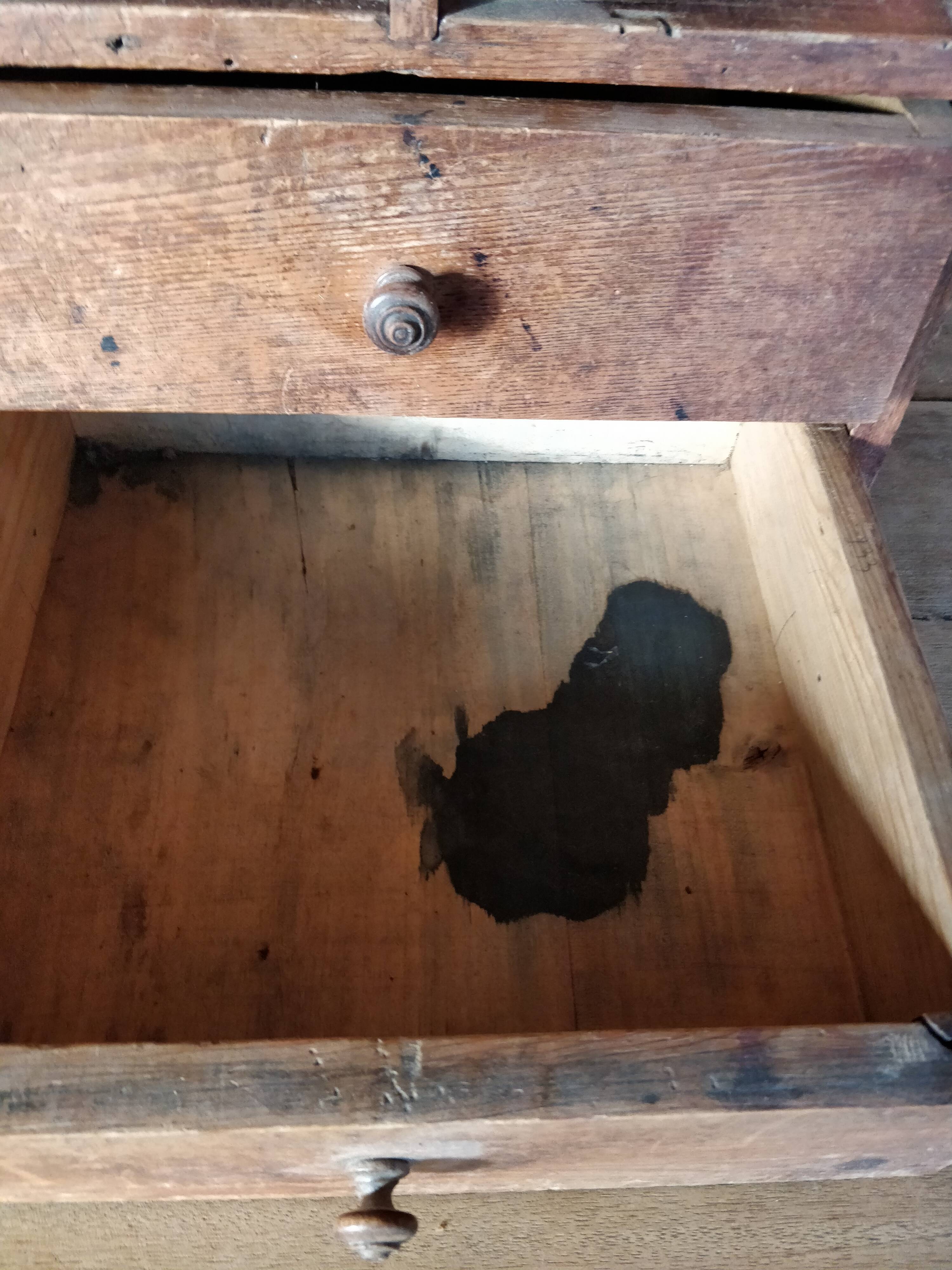 Sur meuble de bureau à casiers et tiroirs