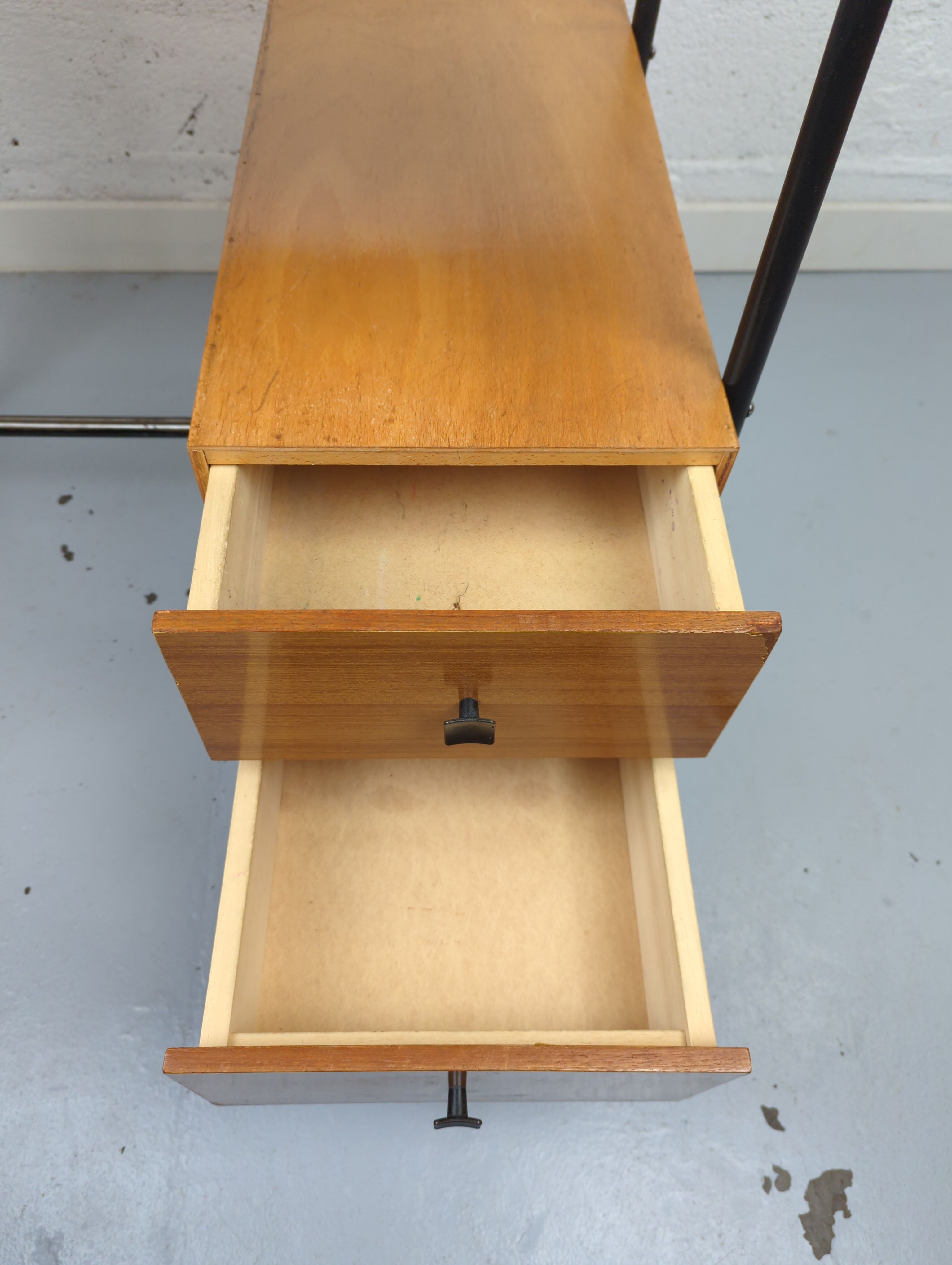 Bureau vintage formica et métal caisson deux tiroirs