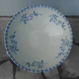 White earthenware salad with blue décor