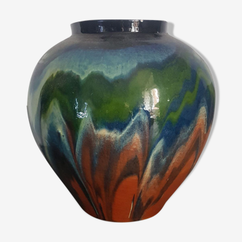 Round ceramic vase