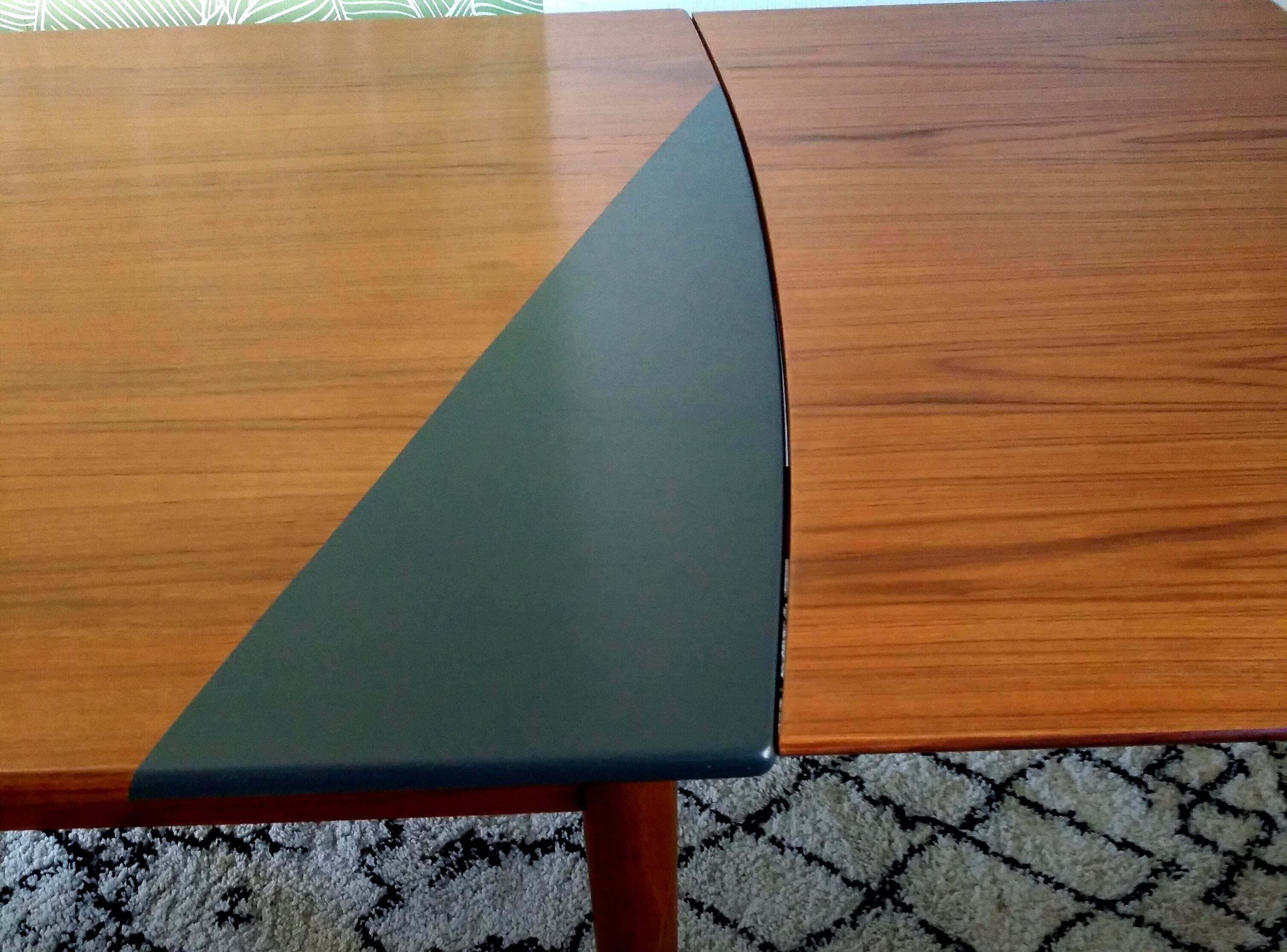 Scandinavian extensible table Samcom renovated graphic