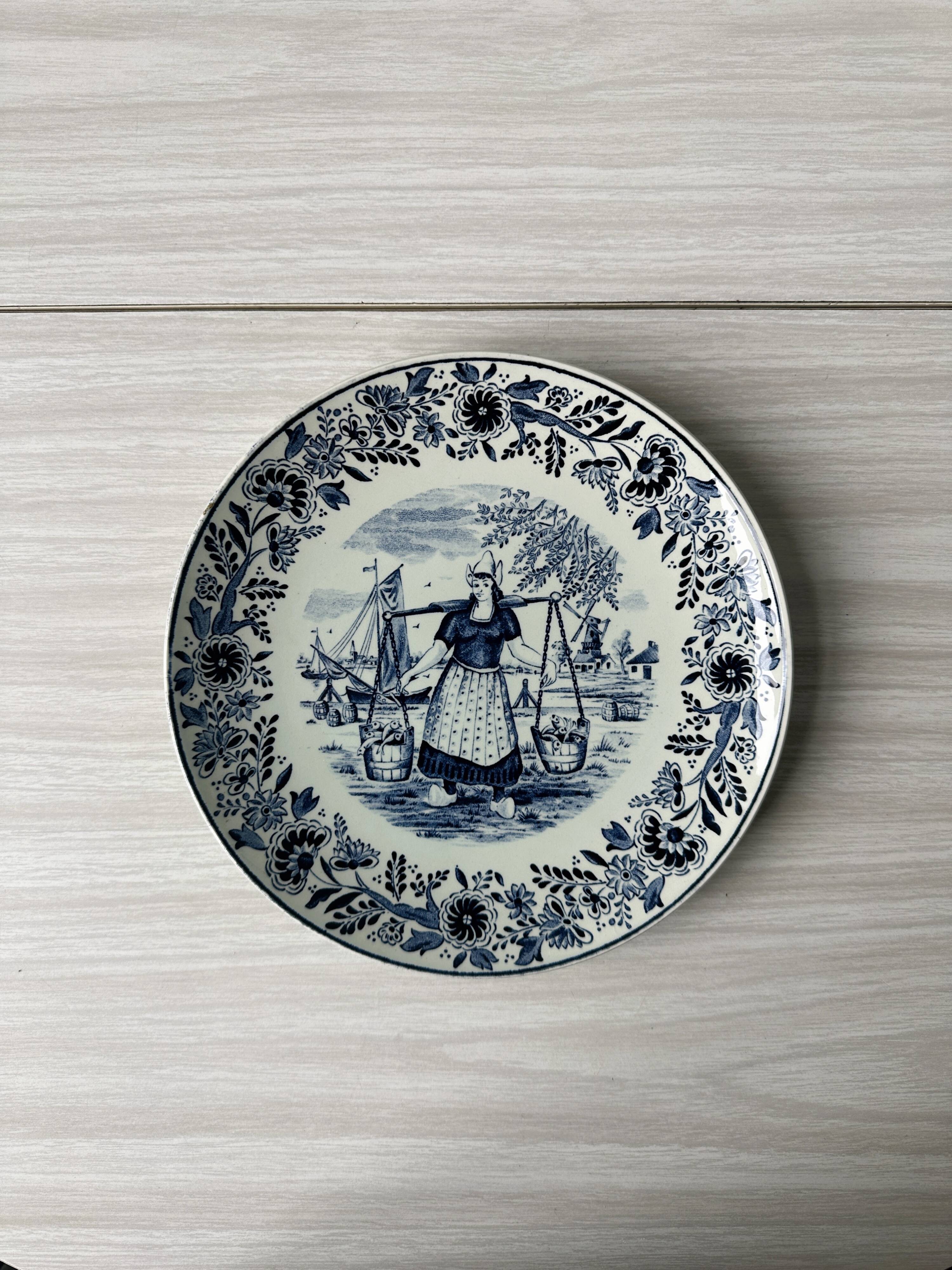 Old decorative plate Boch Delft