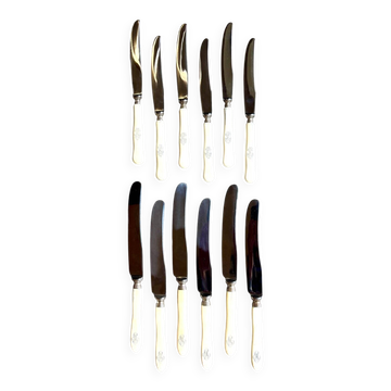 12 stainless steel and monogrammed bone knives