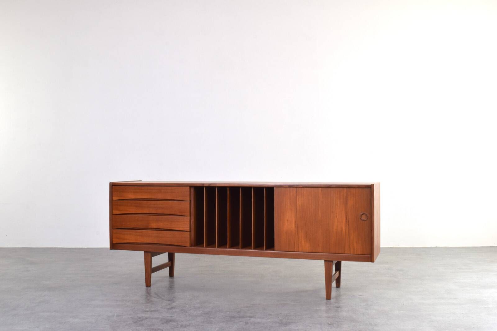 Buffet Hi-Fi en teck mi-siècle Ulvö par Erik Wørts pour Ikea, années 1960.