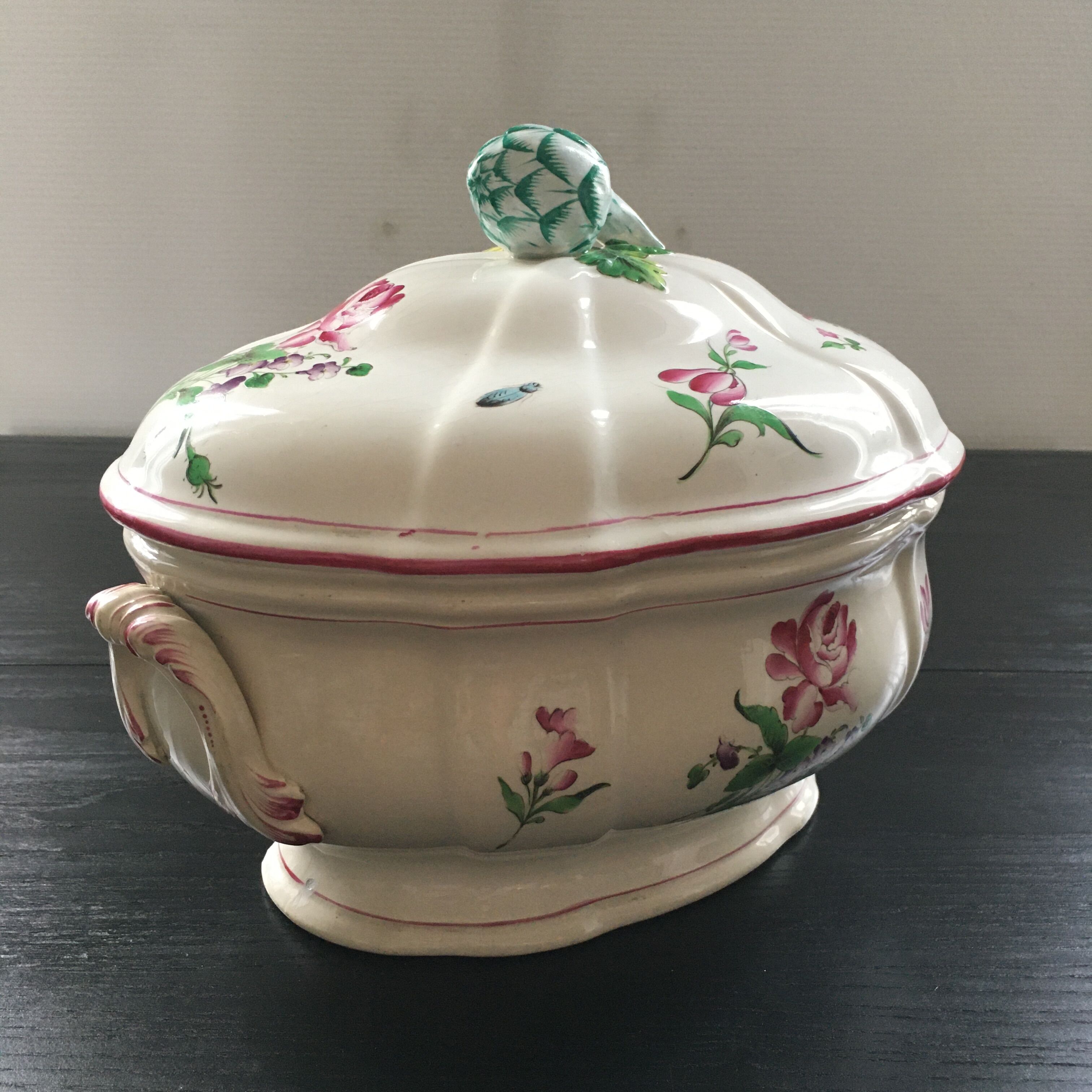 Vegetable dish with floral decoration