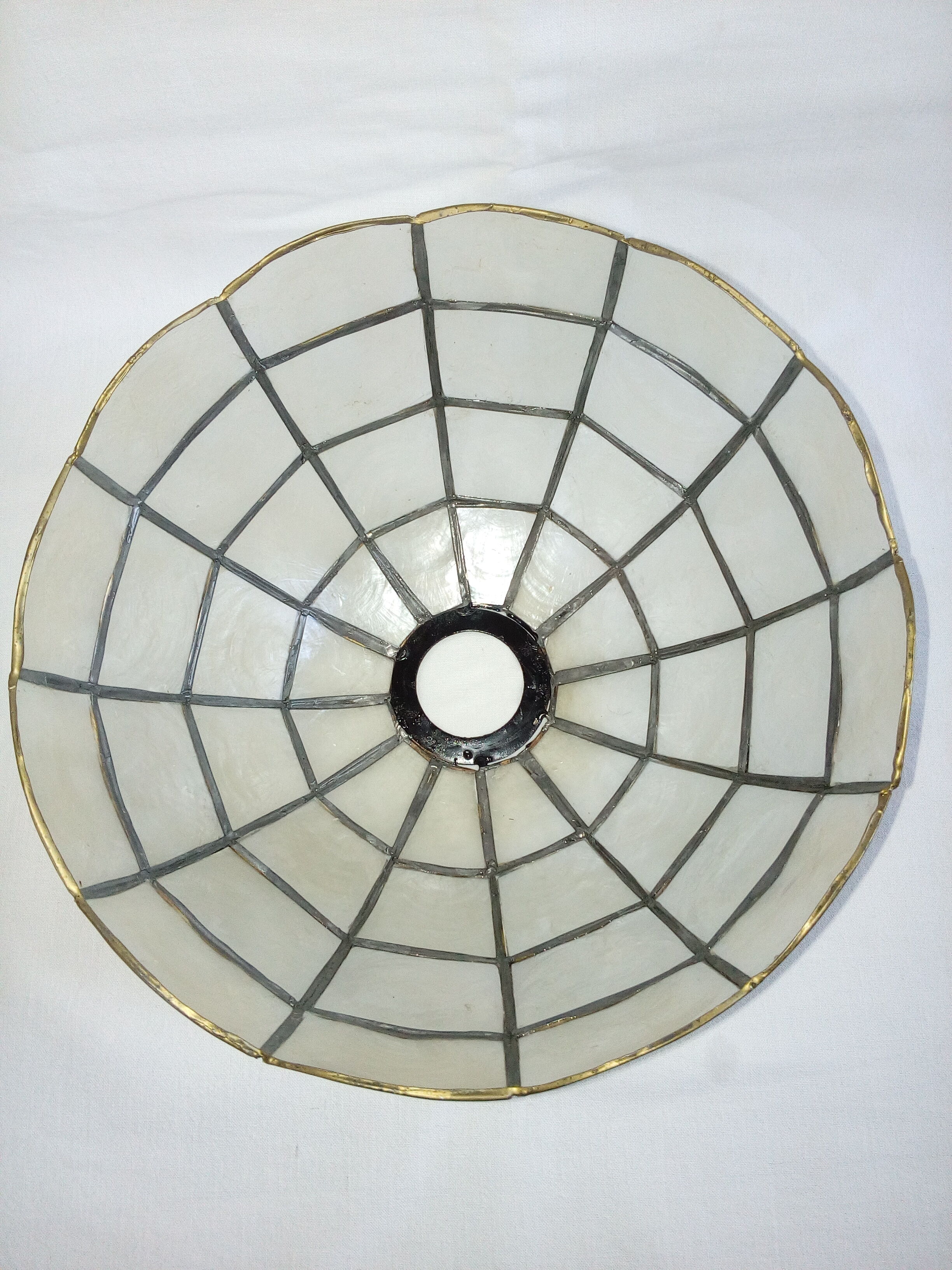 Mother-of-pearl lampshade for hanging