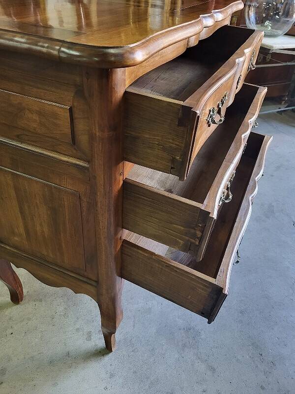 Louis XV walnut chest of drawers with 3 drawers from 1960