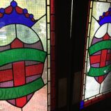 Beating doors of english pub Dungeons & Dragons