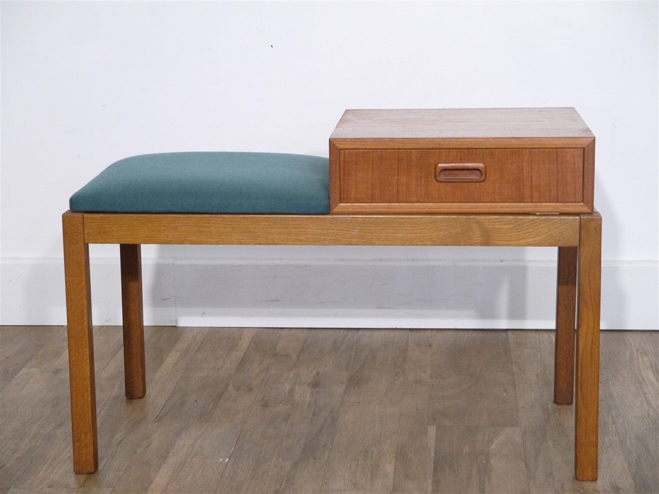 Console ou meuble d'appoint vintage scandinave en teck 1960