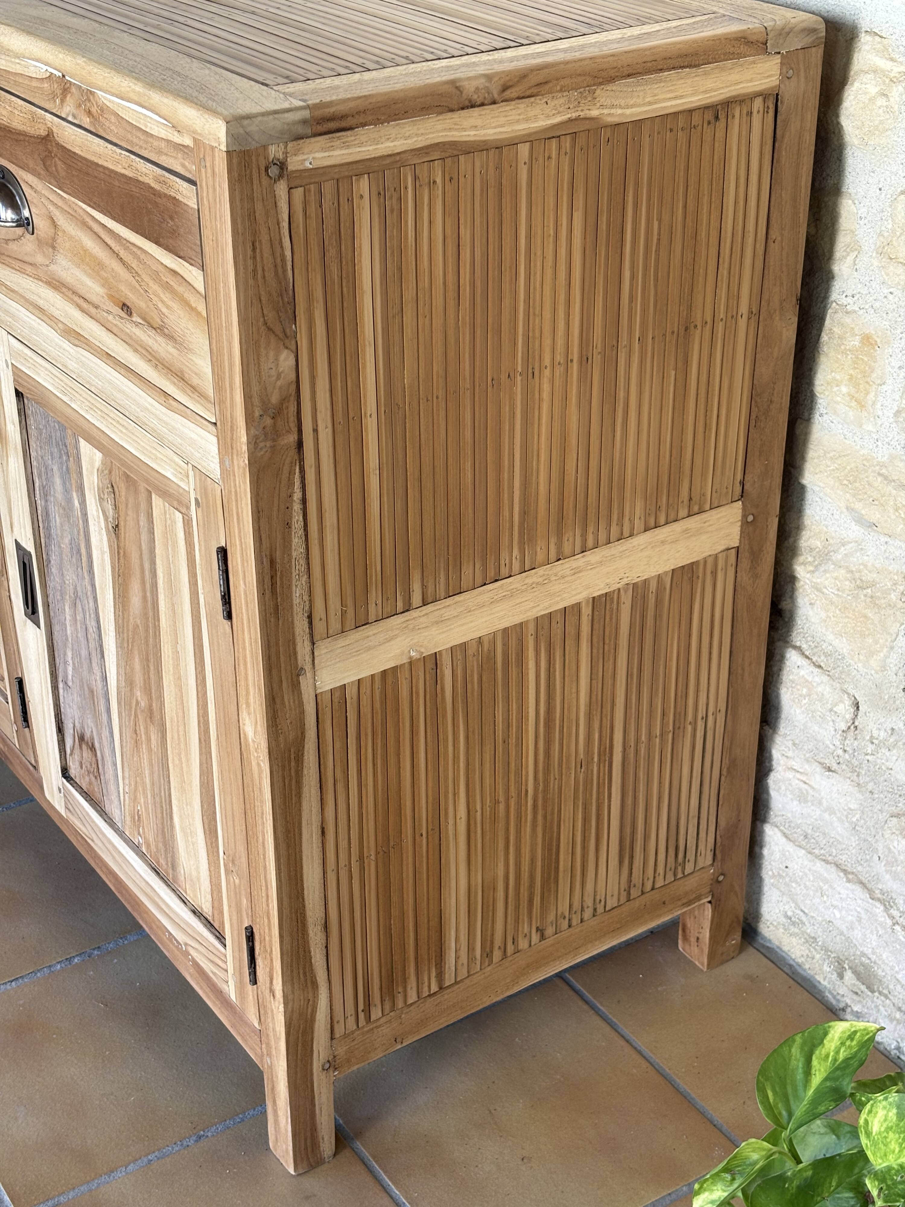 Buffet bas en bois exotique restauré
