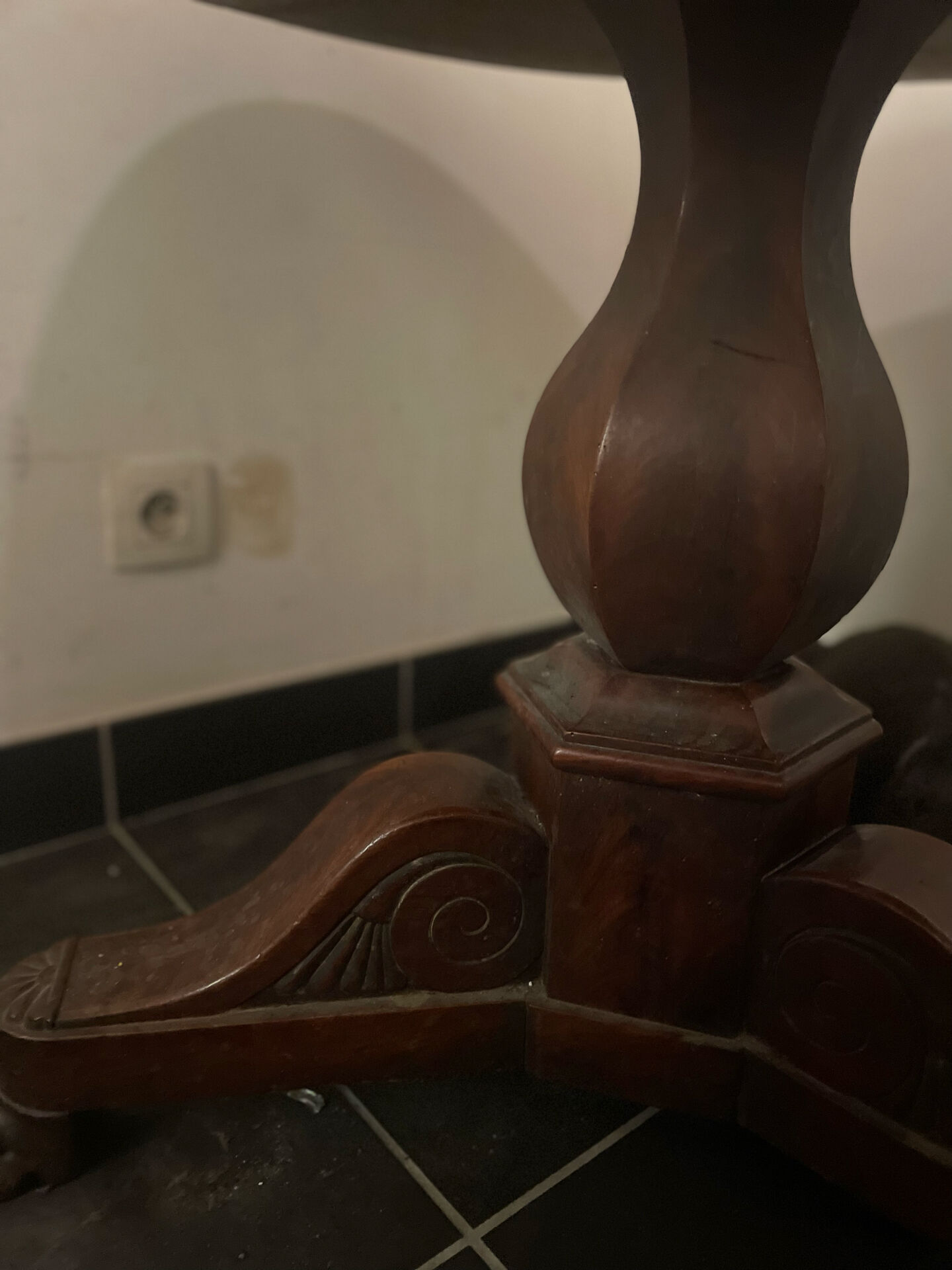 Gueridon table, 19th century, marble and mahogany