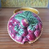 Sucrier fruits strawberry, signed sarreguemines france