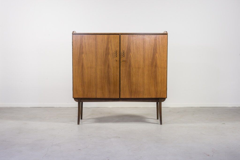 Armoire sculpturale du milieu du siècle par Carl Axel Acking