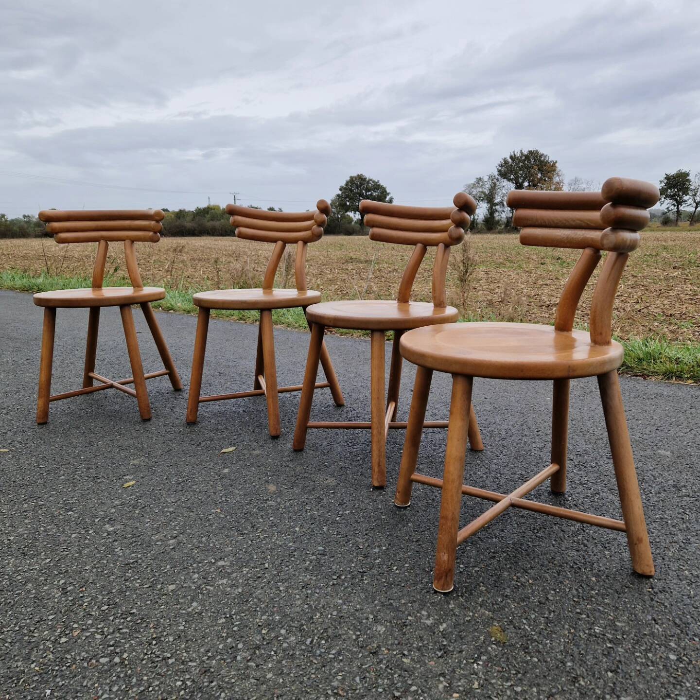Set of 4 solid organic chairs
