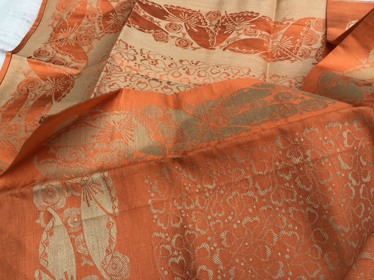 Coral butterfly tablecloth and 12 napkins