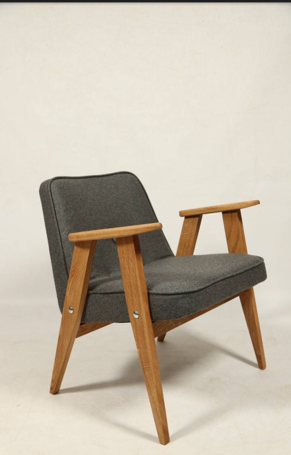 Fauteuil du milieu du siècle, revêtement en laine grise, bois de chêne, chaise longue de Style Vintage après rénovation