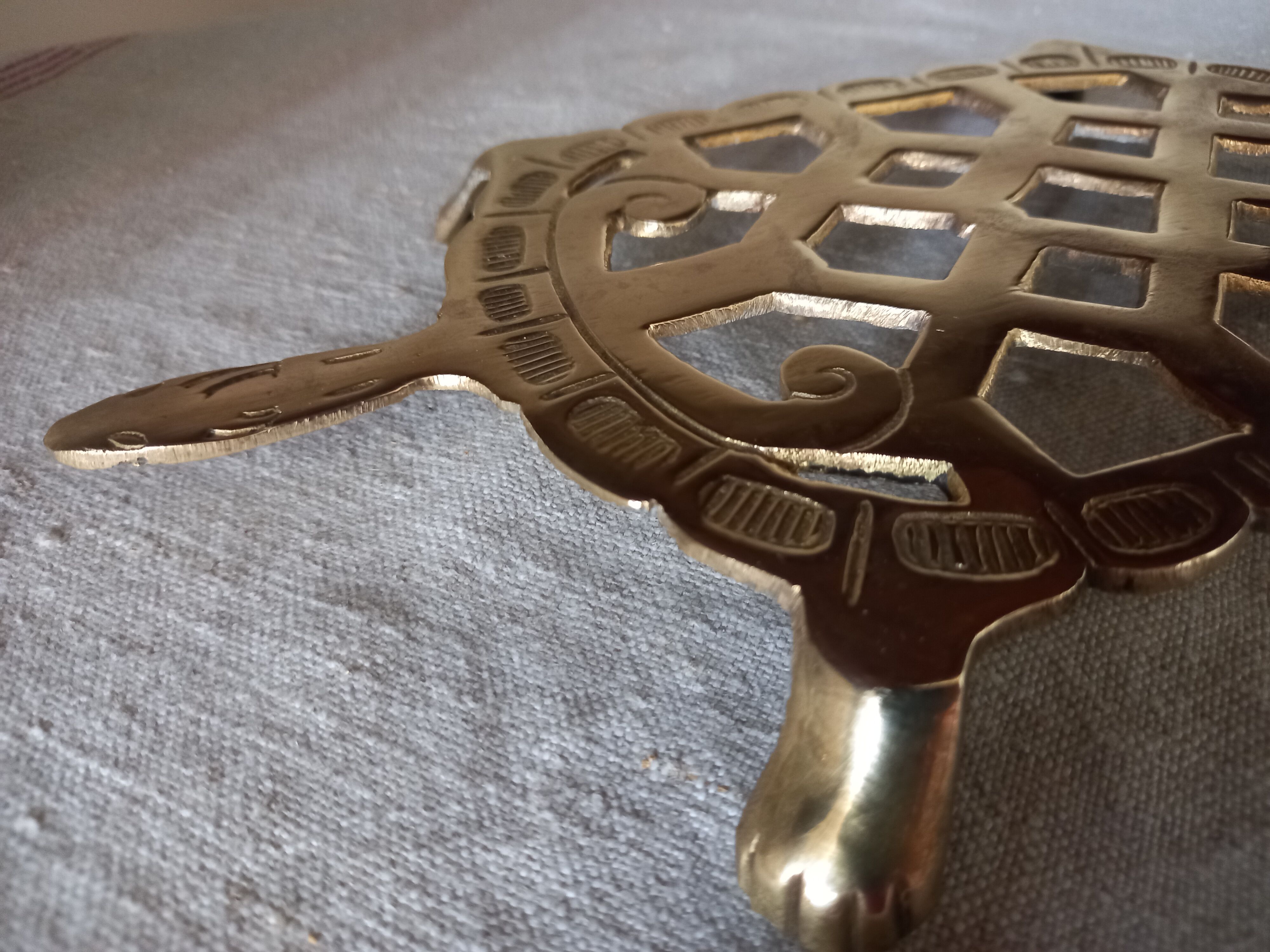 Brass turtle flat bottom