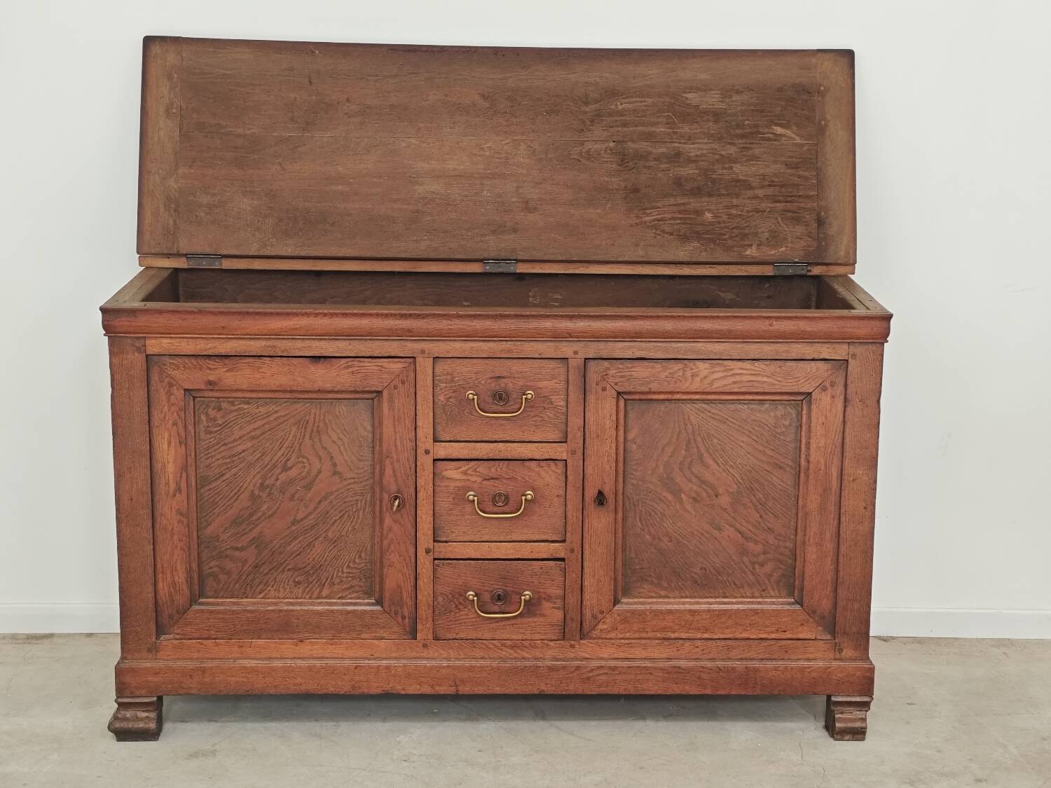 Antique solid wood workbench, dough cabinet from the 18th century.