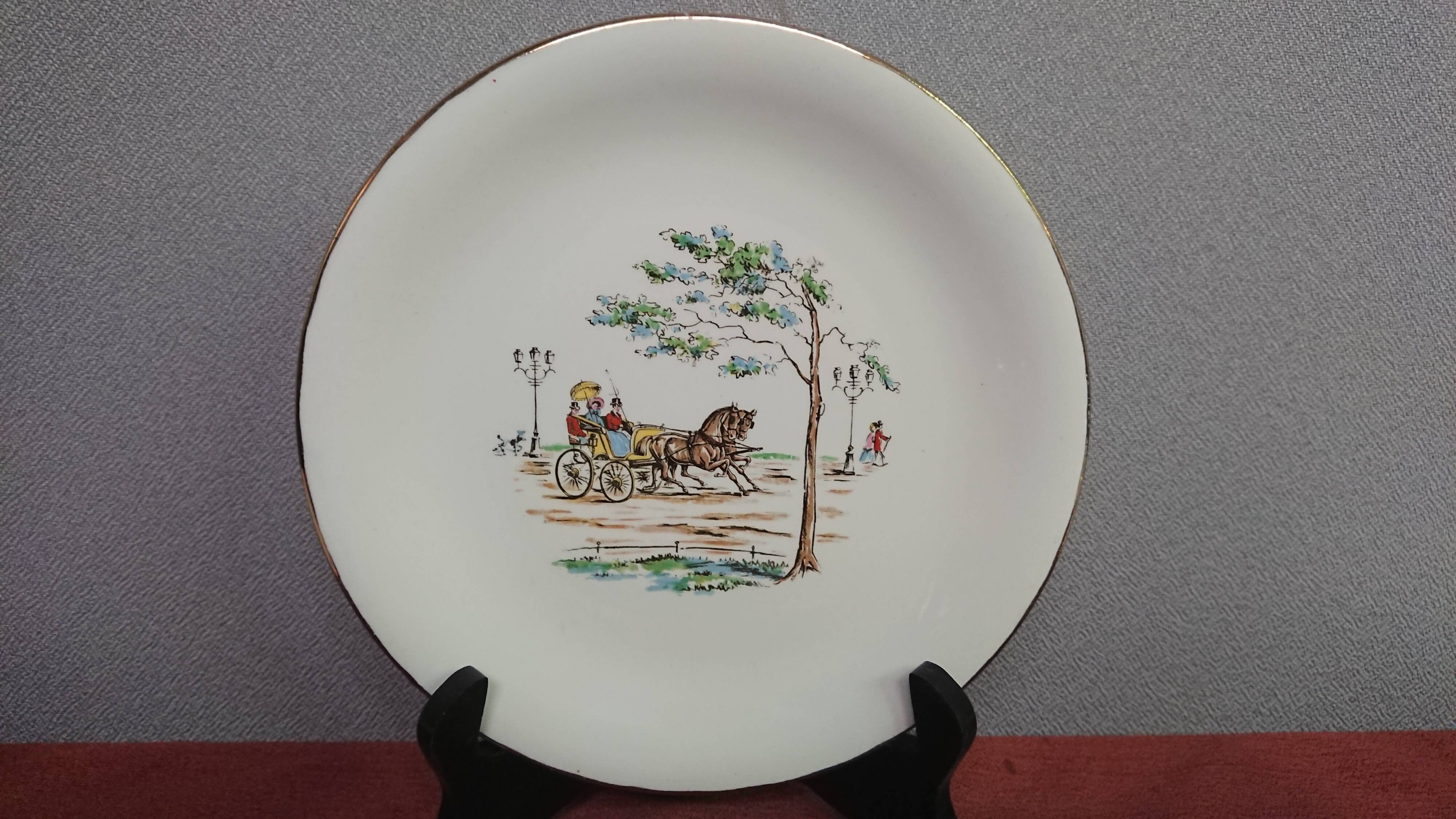 Lot of 9 porcelain plates the Amandine