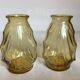 Paire de petits vases jaune verre moulé