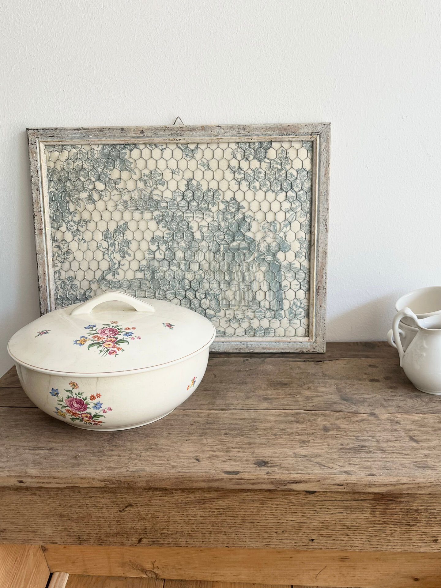 Atypical antique chest of drawers