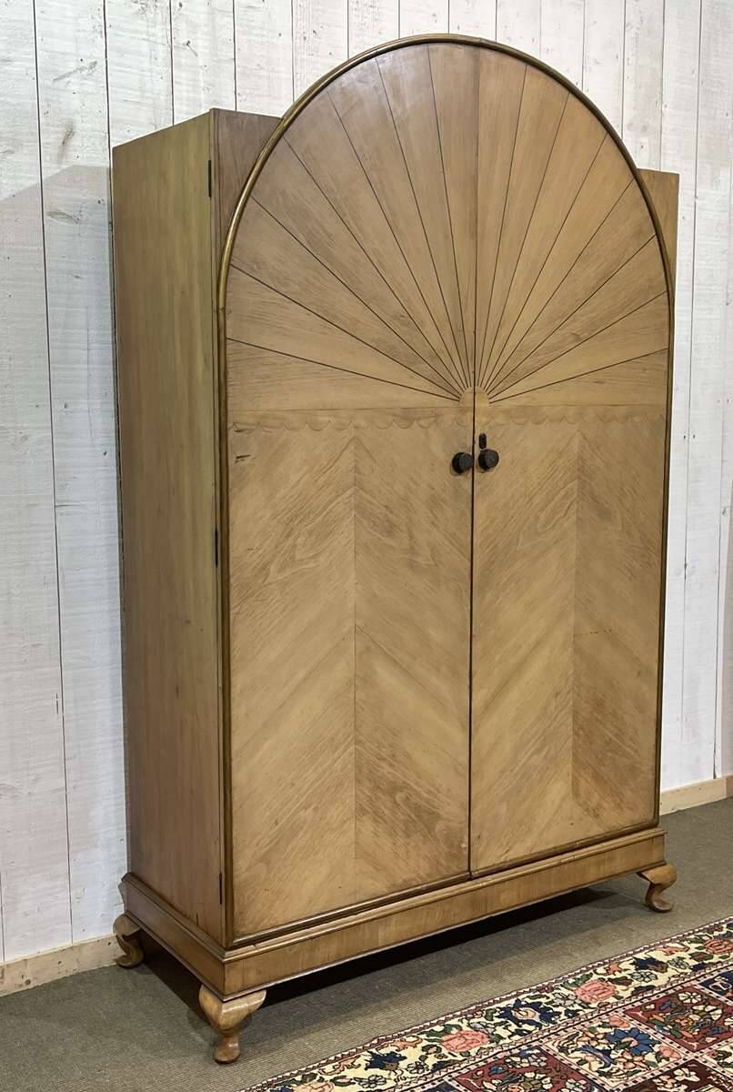Penderie anglaise art déco en noyer des années 1930
